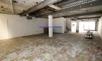 Imagem 3: Sobrado loja 250m², térreo Salão amplo, 01 banheiro e 03 vagas na garagem; Andar superior