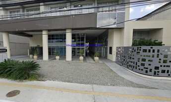 Imagem 2: Condomínio com recepção e segurança 24hrs. Excelente localização á 6 minutos andando para