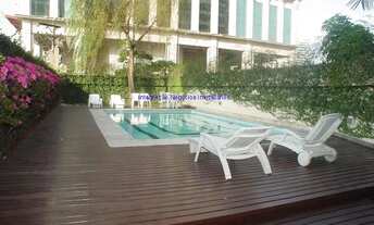 Imagem 2: Condomínio com portaria, piscina e salão de festa. Excelente localização entre as Ruas C