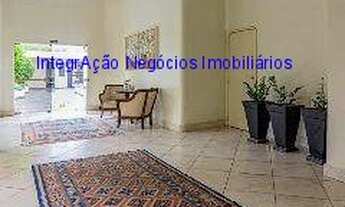 Imagem 5: Condomínio com portaria, piscina e salão de festa. Excelente localização entre as Ruas C