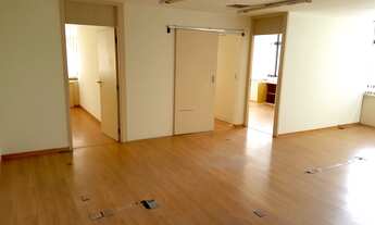 Imagem 4: Condomínio com portaria e segurança 24hrs. Excelente localização á 7 minutos andando par