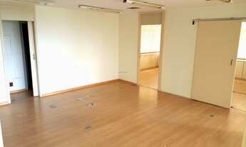 Imagem 3: Condomínio com portaria e segurança 24hrs. Excelente localização á 7 minutos andando par