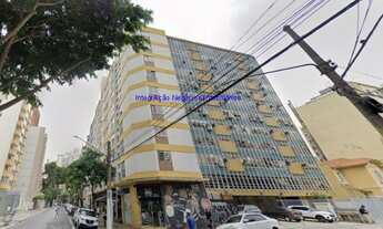 Imagem 2: Condomínio com zelador e elevador. Excelente localização á 8 minutos andando para a estaç