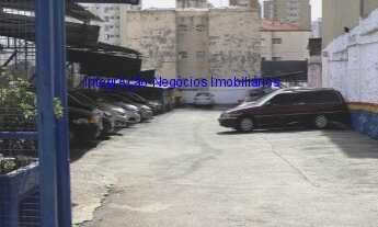 Imagem 2: Loja 563m², 03 salas e 02 banheiros; Dispõe de um salão com 300m² de área térrea com pé di