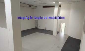 Imagem 6: Loja 563m², 03 salas e 02 banheiros; Dispõe de um salão com 300m² de área térrea com pé di