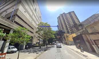 Imagem 4: Terreno com 435m², com casa nos fundos. Excelente localização á 9 minutos andando par aa