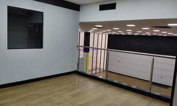 Imagem 7: Prédio Comercial 1.100m², 1º Andar: vão livre escada na frete e fundos e elevador; 2º pavi