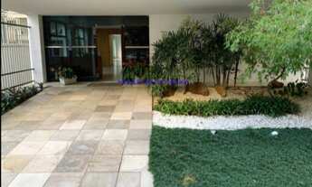 Imagem 2: Apartamento 240m², 03 dormitórios (sendo 01 suíte), 04 banheiros e 02 vagas na garagem. C