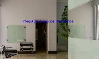 Imagem 2: Condomínio com portaria, segurança. Excelente localização á 5 minutos andando para a esta