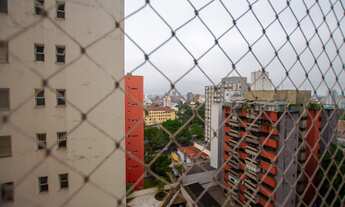 Imagem 7: Condomínio com portaria e segurança. Excelente localização á 8 minutos andando para a est