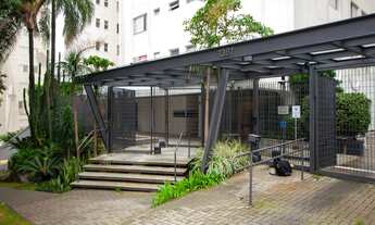 Imagem 2: Condomínio com portaria e segurança. Excelente localização á 8 minutos andando para a est