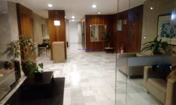 Imagem 2: Condomínio com portaria e segurança. Excelente localização á 10 minutos andando para a es