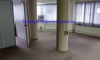 Imagem 4: Condomínio com recepção, portaria e segurança. Excelente localização; à 6 minutos andando