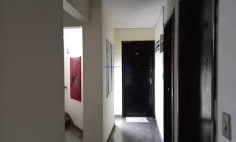 Imagem 7: Condomínio com portaria e segurança 24hrs; lavanderia, e jardim. Excelente localização á