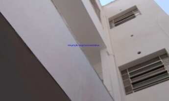 Imagem 7: Prédio Comercial 750m², 09 banheiros; Possui 2 andares: piso térreo: 02 lojas; 1º e 2º pis