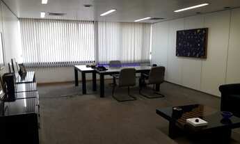 Imagem 6: Conjunto comercial SEMIMOBILIADO 768m², 02 copas, 02 salões, 03 salas e 11 banheiros. Co