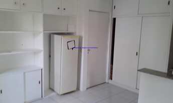 Imagem 7: Condomínio com portaria e segurança. Excelente localização á 6 minutos andando para a es