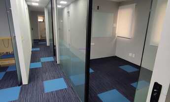 Imagem 7: Condomínio com segurança e portaria. Excelente localização; á 6 minutos andando para a es