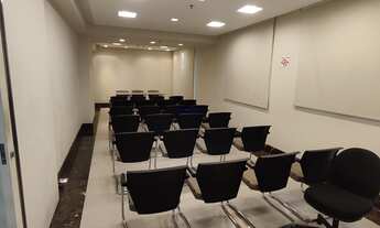 Imagem 3: Condomínio com segurança e portaria. Excelente localização; á 6 minutos andando para a es