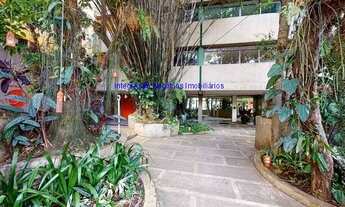 Imagem 2: Condomínio com portaria e segurança. Excelente localização entre as Ruas Frei Caneca, Her