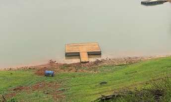 Imagem 6: LINDA CHACARA, A BEIRA DA REPRESA DE IGARATA ( PÉ NA AGUA ) COM DUAS CASAS, NO BAIRRO REC