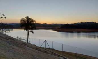 Imagem: LINDA CHÁCARA A BEIRA DA REPRESA DE IGARATÁ