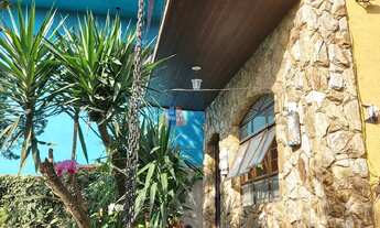 Imagem: Casa a venda com amplo quintal arborizado