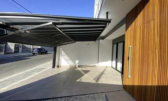 Imagem 3: Casa de alto padrão do Saguaçu, com piscina, suíte mais duas demi-suítes, comodos amplos