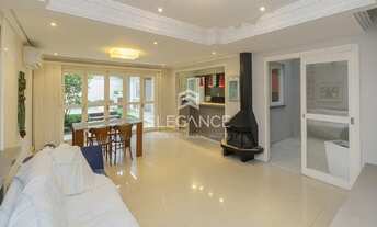 Imagem 6: Elegance Imóveis vende casa desocupada 4 dormitórios suíte lareira quintal piscina. 3 vaga