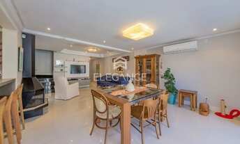 Imagem 2: Elegance Imóveis vende casa desocupada 4 dormitórios suíte lareira quintal piscina. 3 vaga