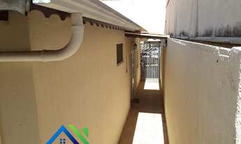 Imagem 2: 3 dormitórios, 2 banheiro, 3 vagas na garagem, 239M² de Área Construída, 239M² de Área Tot