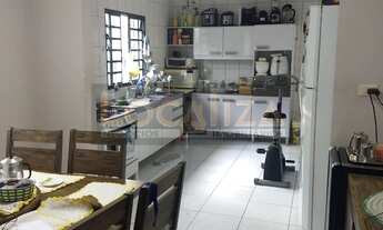 Imagem 3: Casa em avenida próximo a escola, supermercados e bancos