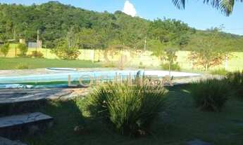 Imagem 1: Excelente chácara com piscina / MOBILIADA / salão de jogos / 05 dormitórios com 2 suítes