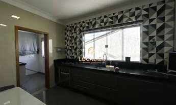 Imagem 4: Casa Comercial à Venda em São José dos Campos-SP: 2 Quartos, 1 Suíte, 2 Salas, 4 Banheiros