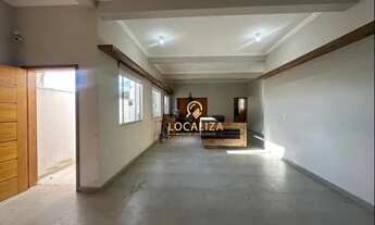 Imagem 2: Casa Comercial à Venda em São José dos Campos-SP: 2 Quartos, 1 Suíte, 2 Salas, 4 Banheiros