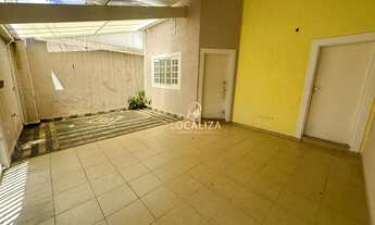 Imagem 2: Casa à venda em Jacareí-SP, no Jardim Altos de Santana II, com 3 quartos, 2 suítes e 118m²