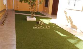 Imagem 2: Casa 4 dormitórios, 1 suíte, 4 garagens com 3 cobertas. Área construída: 234m² .Área do te