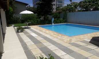 Imagem: Casa de alto luxo com piscina na Enseada