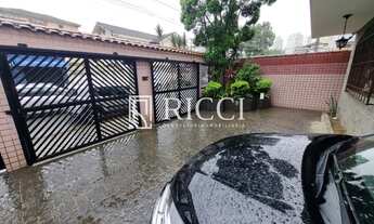 Imagem 2: Sobrado totalmente isolado em Santos, 4 dormitórios sendo 1 suíte