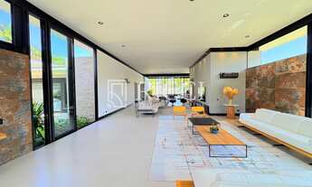 Imagem 2: Casa Térrea de Luxo no Jardim Acapulco ? 6 Suítes, Piscina, Spa e Automação