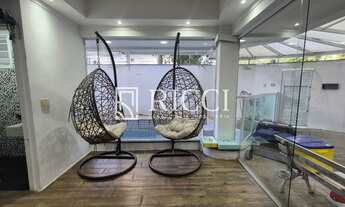 Imagem 1: Casa Triplex com Piscina à Venda no Embaré