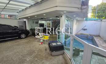 Imagem 3: Casa Triplex com Piscina à Venda no Embaré