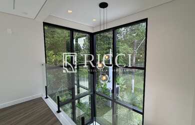 Imagem 2: Casa de alto padrão à venda no Condomínio Hanga Roa, em Bertioga/SP, com vista privilegiad