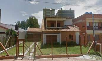 Imagem: Sobrado a beira mar, em frente ao calçadão