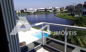 Imagem: Casa de 5 suítes com piscina beira lago