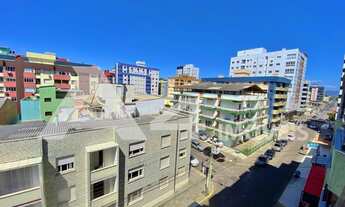 Imagem 4: Lindo apto mobiliado, com 2 dorm, suíte, sacada de frente com churrasqueira e vista para o