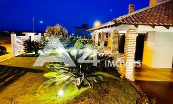 Imagem: Casa de Esquina de 3 Dormitórios com piscina