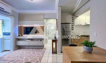 Imagem 2: Ótimo apto de 2 dormitórios com suíte, mobiliado, sacada lateral com churrasqueira e box!