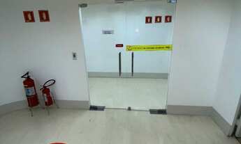 Imagem 6: Sala ampla formada pela junção de 4 salas menores, para alugar no Centro, próximo à estaçã