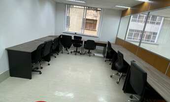 Imagem 3: Sala ampla formada pela junção de 4 salas menores, para alugar no Centro, próximo à estaçã